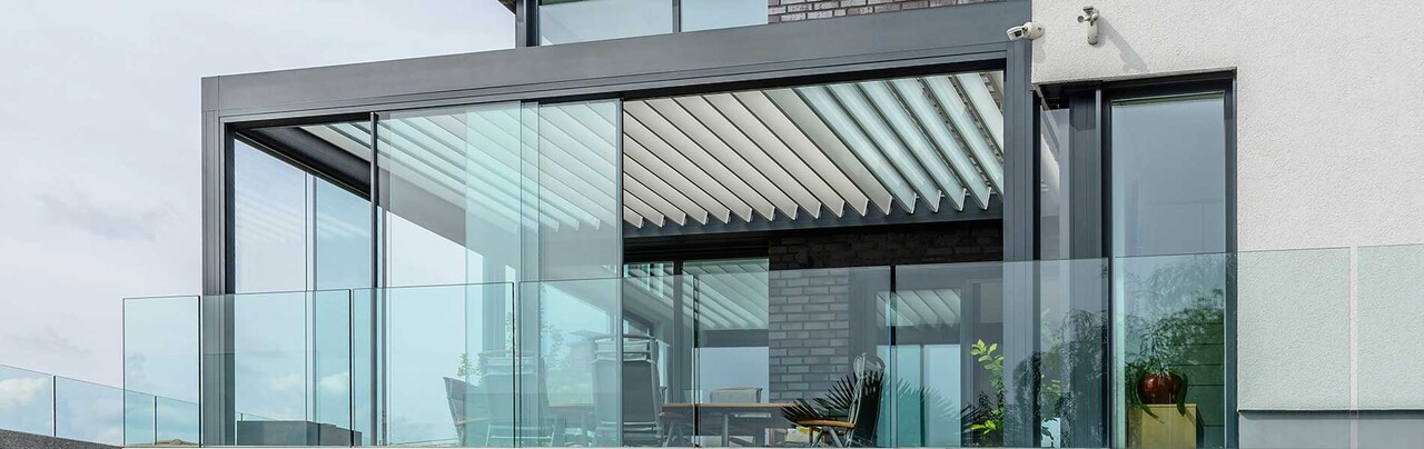 Premout_Renson_Lineo_Luce_Pergola_Bīdāmās_Stiikla_Durvis-1900x600.jpg Premout_Renson_Lineo_Luce_Pergola_Bīdāmās_Stiikla_Durvis-1900x600.jpg
