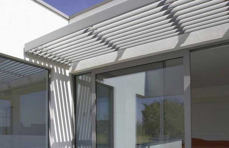 Renson Sunclips āra fasādes žaluzijas - noēnojums Renson Sunclips āra fasādes žaluzijas - noēnojums